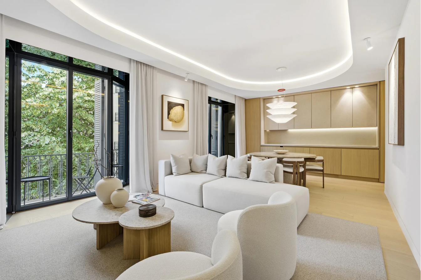 Sal&oacute;n con chimenea